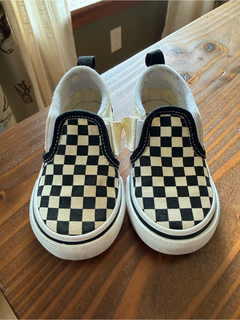 Toddler Van’s size 6